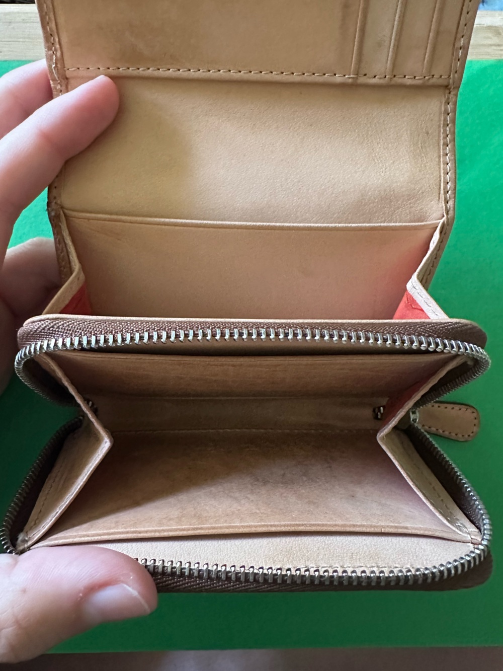 Coach Brown Signature Canvas Zip Around Wallet NEEDS REFURBISHING - Picture 3 of 5